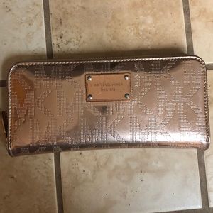 MICHAEL KORS ROSE GOLD METALLIC WALLET